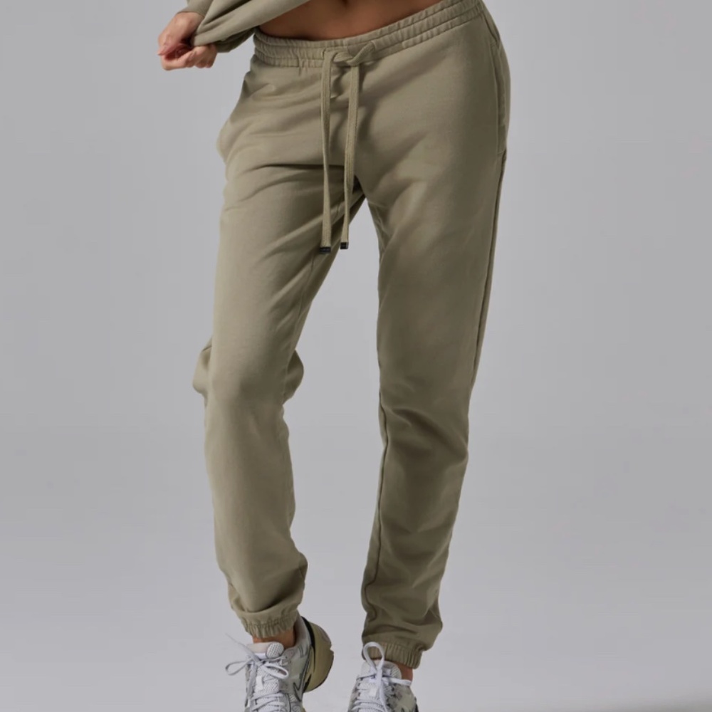 TALENTLESS Women's Ultra Soft Sweatpants in Avocado Size Small
